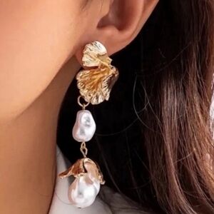 New in box House of Harlow dangle earrings